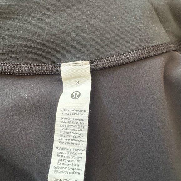 Align cropped jacket- like brand new
only worn once - Picture 5 of 6